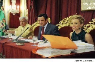 Diputación aprueba su nuevo organigrama y rebaja el sueldo de sus representantes