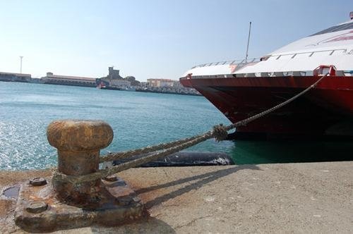 El puerto de Tarifa es el único de España que aumenta su tráfico de vehículos y pasajeros en la Operación Paso del Estrecho