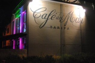 Sesión de música disco esta noche en el Café del Mar de Tarifa a cargo de Nils Karajan y Tania Moon