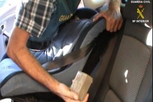 Cae una red que llevaba droga de Marruecos a Francia oculta en sillas portabebés para coches