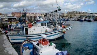 La flota pesquera de la provincia permanece amarrada a puerto debido al mal tiempo