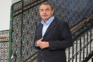 Zapatero llama a votar porque es "el camino para afrontar los problemas" del país