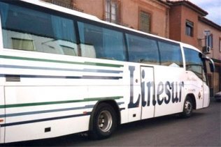 Convocada una huelga de cinco días en la empresa de autobuses Linesur que enlaza Sevilla con Algeciras