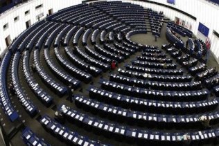Los eurodiputados tendrán que hacer públicos todos sus ingresos y rechazar regalos