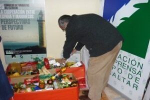 Los periodistas de la comarca entregan casi 400 kilos de comida al Banco de Alimentos