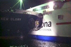 Acciona abre una investigación interna del choque de su ferry con el carguero en el Estrecho