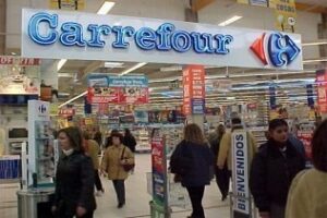 Carrefour anuncia que no cobrará el IVA a los mayores de 65 años