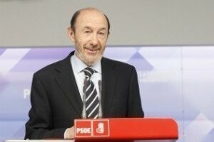 Rubalcaba: "Rajoy castiga en los PGE a Andalucía por no votar a Arenas"