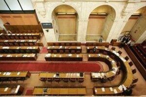 El Parlamento andaluz se estrena este jueves con 54 caras nuevas
