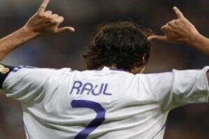 En el corazón de los amantes del fútbol... Para siempre Raúl