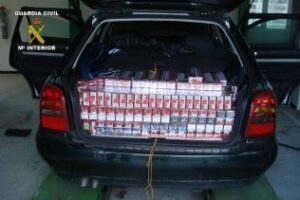 Detenido con 6.900 cajetillas de tabaco escondidas en su vehículo