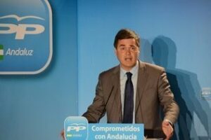 El PP critica que 4.000 militantes de IU decidan el futuro de Andalucía