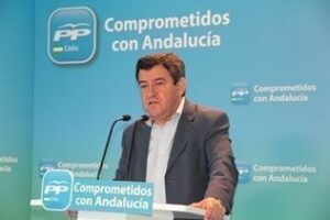 El PSOE exige a Loaiza retirar 'sus insinuaciones sobre los parados