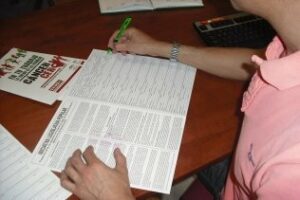 CCOO recoge de firmas para conseguir el cambio de la ley hipotecaria