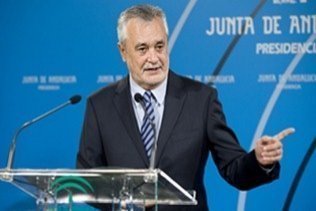 Griñán renuncia para preservar a la Junta de la "erosión" de los ERE