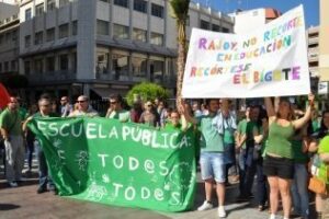 La comunidad educativa de la comarca muestra su repulsa a los recortes