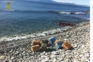 Intervenidos 700 kilos de hachís en la costa de Tarifa sin detenidos