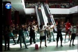Coordinadora Abril realiza un Flashmob en un centro comercial de Algeciras