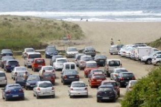 Incómoda: ¿Ve bien tener que pagar por aparcar en las playas de Tarifa?