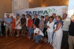 Tarifa rinde tributo a Marina Alabau y la recibe entre vítores y aplausos