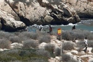 Acuerdo entre España y Marruecos para sacar del islote a los subsaharianos