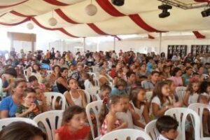 Cientos de niños y niñas disfrutaron en la feria con la fiesta infantil