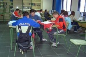 El curso en Secundaria y Bachillerato arranca con 4.502 profesores menos