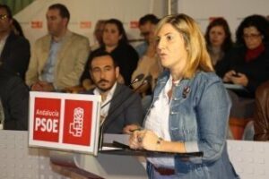 García (PSOE), "sorprendida" con el anuncio de Román, le pide una inmediata involucración en el trabajo diario