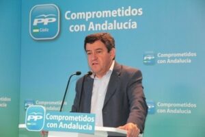 Loaiza invita a reflexionar "por qué en otros sitios de España ya se crea empleo y en Andalucía no"