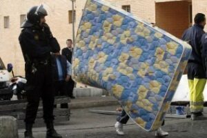 Una mujer con una orden de desahucio fallece en Málaga tras arrojarse al vacío