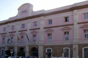 Gibraltar y la posibilidad de becar a universitarios, asuntos a debate este miércoles en el Pleno de Diputación
