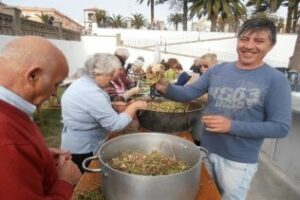 Tarifa celebra su I Matanza Rural con 150 kilos de Chicharrones