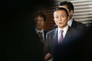 El ministro de Finanzas japonés pide a los ancianos que se den prisa en morir
