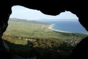 Los restos hallados en una cueva de Tarifa corresponden a un joven desaparecido hace un año