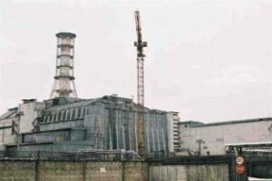 Se derrumba una de las paredes que protegen el reactor N4 de la central de Chernóbil