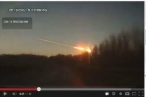 Al menos un centenar de heridos leves al impactar un meteorito en los Urales (video interior)