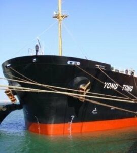 Salvamento Marítimo coordina la operación de remolque de un buque de carga a la deriva cerca de Tarifa