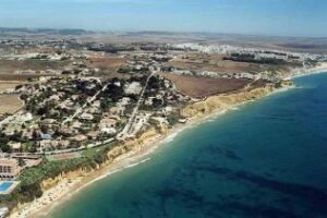 Conil lidera la ocupación hotelera en Septiembre (92%), Algeciras se sitúa en el 69% y La Línea 66%
