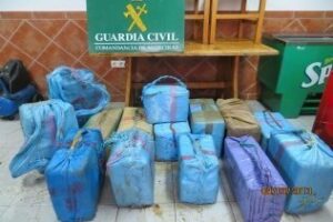 Pilladas "in fraganti" nueve personas con más de una tonelada de droga en Guadarranque