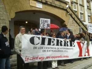 APDH-A se concentra en Algeciras para exigir el "cierre definitivo" del CIE de La Piñera
