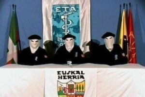 ETA exige la libertad de todos sus presos porque "están pagando el amor a su patria con el castigo de la cárcel"