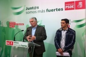 PSOE inicia una campaña de recogida de firmas para frenar la reforma de la administración local del PP