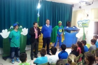 El colegio Divina Pastora, de Facinas, escenario de la campaña concienciación sobre el reciclaje