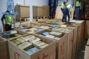 Depósitos de droga desbordados tras el decomiso de 85.000 kilos de hachís en una semana