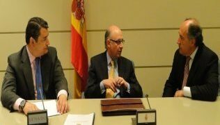 Montoro se compromete a estudiar la eliminación de aranceles a la importación del bunker"