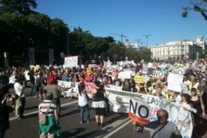 Las marchas de 'indignados' confluyen en Sol con duras críticas a la clase política