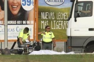 Fallece un motorista al salirse de la vía en San Roque