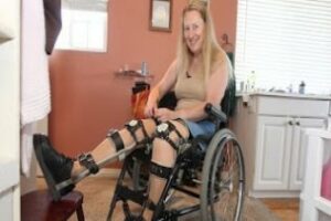 Absurdas| Una mujer solicita que le extirpen la médula espinal para comprobar cómo se vive en silla de ruedas