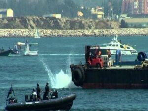 Guardia Civil no localiza "de momento" nuevos bloques de hormigón lanzados al mar por Gibraltar