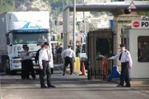 Landaluce (PP) insiste en que la Policía de Gibraltar consiente los "atropellos" en la frontera